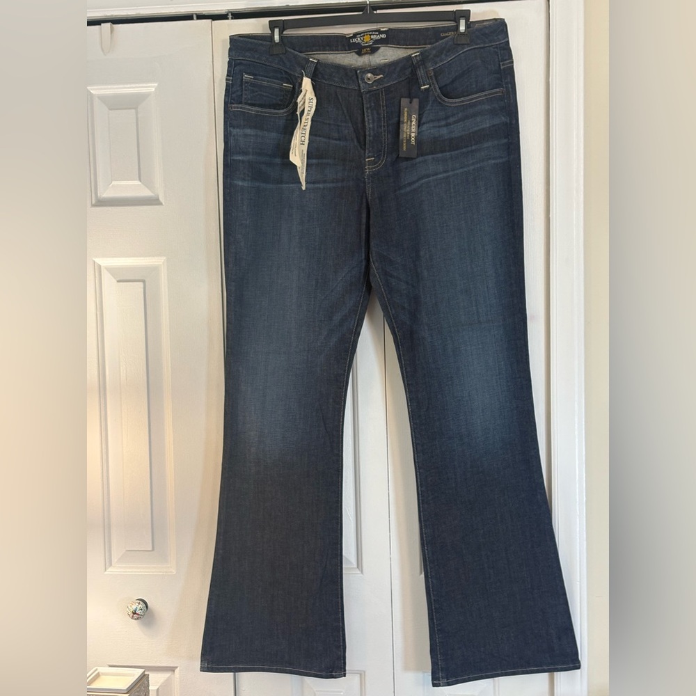 NWT Lucky Brand dark wash jeans